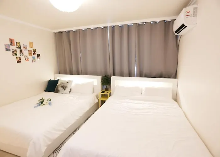 アパート # Gimpo Airport # Songjeong Station 3 Minutes # Hongdae 30 Minutes # Food Street # 5th Floor # Elevator