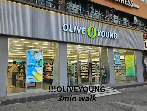 # Gimpo Airport # Songjeong Station 3 Minutes # Hongdae 30 Minutes # Food Street # 5th Floor # Elevator