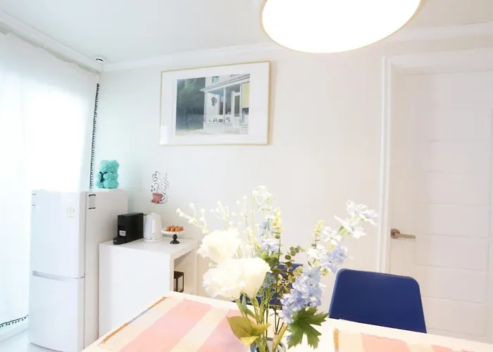 # Gimpo Airport # Songjeong Station 3 Minutes # Hongdae 30 Minutes # Food Street # 5th Floor # Elevator *