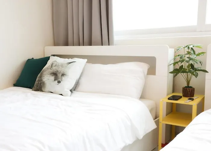 アパート # Gimpo Airport # Songjeong Station 3 Minutes # Hongdae 30 Minutes # Food Street # 5th Floor # Elevator ソウル特別市