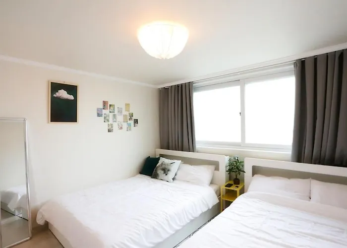 # Gimpo Airport # Songjeong Station 3 Minutes # Hongdae 30 Minutes # Food Street # 5th Floor # Elevator ソウル特別市